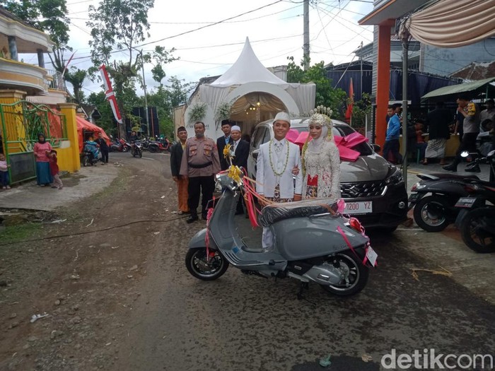 Pernikahan ala sultan di Jember dengan mahar dan hadiah senilai Rp 1 miliar.