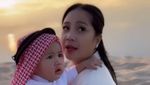 Momen Keluarga Raffi Ahmad Main di Padang Pasir, Lucunya Rayyanza Bersorban