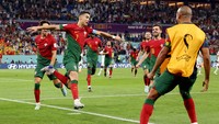 Rupanya setelah bertanding, Ronaldo seringkali langsung berenang. Selain bikin rileks pasca pertandingan, kebiasaan CR7 satu ini juga bisa membangun fisik tetap bugar. (Foto: Reuters/Carl Recine)