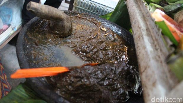 Rujak Cingur Bu Bokin Jombang yang legendaris