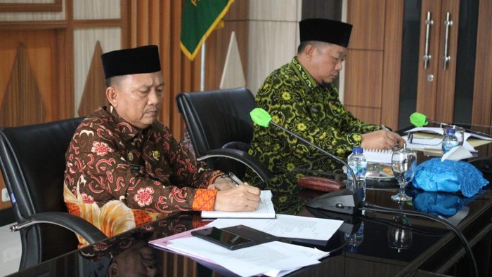 Sekretaris Daerah Provinsi Bengkulu Hamka Sabri saat rapat dengan TPID Kamis (24/11/2022).