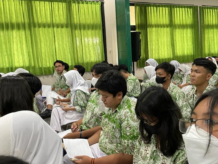 SMA 77 berikan seminar mempersiapkan siswa-siswinya menghadapi seleksi masuk PTN