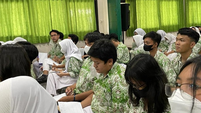 SMA 77 berikan seminar mempersiapkan siswa-siswinya menghadapi seleksi masuk PTN SMA 77 berikan seminar mempersiapkan siswa-siswinya menghadapi seleksi masuk PTN