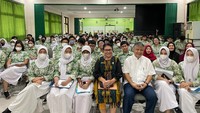Seminar pembekalan untuk siswa kelas XII ini adalah kerjasama antara Guru dengan Komite SMA 77 Jakarta (Foto: Dokumentasi Komite SMA 77 Jakarta)