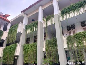 Detik-detik Siswi Loncat dari Lantai 2 Sekolah hingga Patah Tulang Kaki