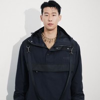 Son Heung Min tampil manglingi dari penampilannya di lapangan memakai jersey merah klub Inggris, Tottenham Hotspur. Foto: dok. Instagram @hm_son7