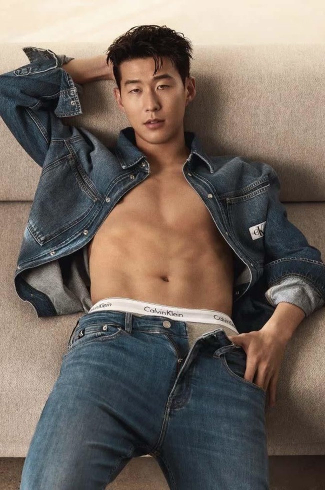 Baru-baru ini, Son Heung Min tampil seksi dalam iklan Calvin Klein Underwear setelah diumumkan jadi brand ambassador. Foto: dok. Calvin Klein