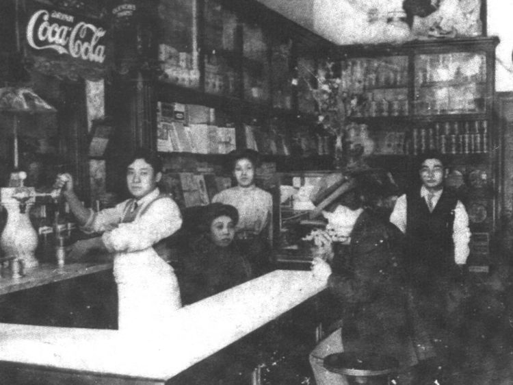 Sudah Ada 119 Tahun Lalu, Toko Mochi Jadul Ini Tetap Eksis Hingga Kini