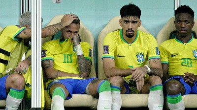 Tangisan Neymar Usai Tinggalkan Laga Brasil vs Serbia