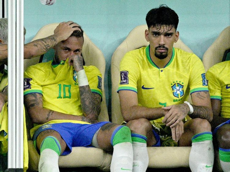 Tangisan Neymar Usai Tinggalkan Laga Brasil vs Serbia