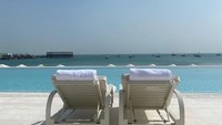 Kamarnya menghadap langsung ke Pantai Katara Cultural Village. (Koreaboo)