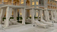 Foto-foto hotel tempatnya menginap pun diserbarkan untuk memuaskan rasa penasaran fans. Ditelurusi hotel ini bernama The Chedi Katara. (Koreaboo)