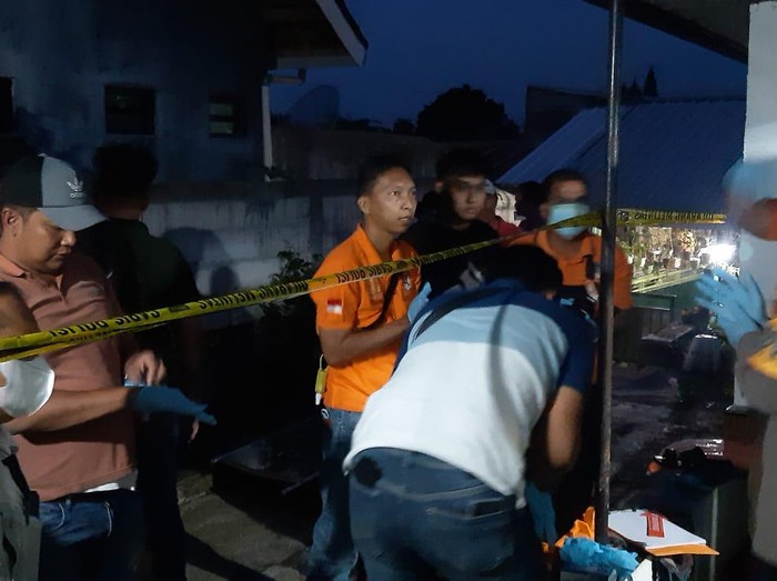 TKP penemuan mayat pria di dalam rumah di Ambarawa, Kabupaten Semarang, Jumat (25/11/2022).