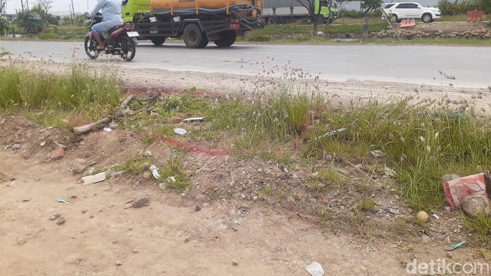TKP penemuan mayat pria misterius  di Jalan Yos Sudarso, Genuk, Semarang, Jumat (25/11/2022) pagi.