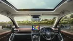 Wujud Toyota Innova HyCross: Kembaran Innova Zenix di India