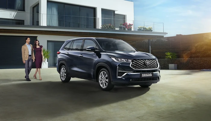 Toyota Innova HyCross 2023 meluncur di India