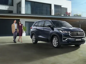 Wujud Toyota Innova HyCross: Kembaran Innova Zenix di India