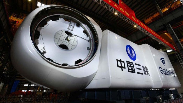 Turbin Angin Terbesar di Dunia Kelar Dipasang, Begini Penampakannya China telah menyelesaikan pembuatan turbin angin lepas pantai 16 megawatt. Turbin ini menjadi yang terbesar di dunia.