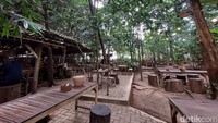 Untuk jam buka Warung Tuman, hari Senin tutup, Selasa-Jumat mulai pukul 09.00-17.30 WIB dan Weekend 08.00-17.30 WIB