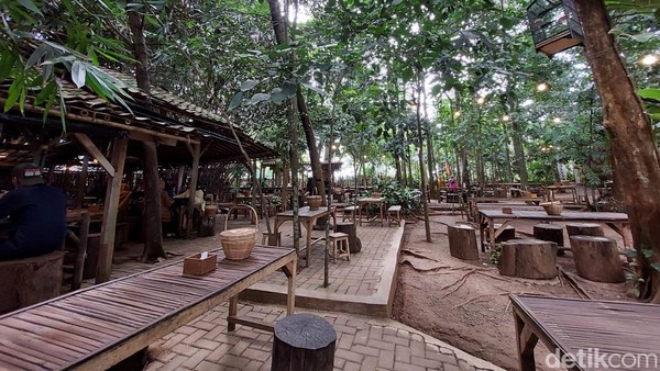 Untuk jam buka Warung Tuman, hari Senin tutup, Selasa-Jumat mulai pukul 09.00-17.30 WIB dan Weekend 08.00-17.30 WIB Untuk jam buka Warung Tuman, hari Senin tutup, Selasa-Jumat mulai pukul 09.00-17.30 WIB dan Weekend 08.00-17.30 WIB