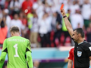 Kiper Wales Terjang Pemain Iran, Kartu Merah Pertama Piala Dunia 2022