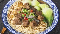 Dari Taiwan ada mie kuah daging yang berempah dan harum. Jenis mienya pakai mie Hokkian dan bumbu kaldunya mencakup shoyu, jahe, cengkih dan bunga lawang. Resep lengkapnya ada di sini. Foto: iStock