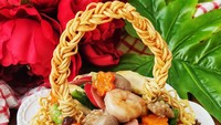 Tamie capcay alias ifumie ini memakai mie yang digoreng kering dan disajikan dengan topping siraman capcay kuah. Isiannya lengkap dan dijamin memuaskan selera. Begini bahan dan cara membuatnya. Foto: Lime Ing