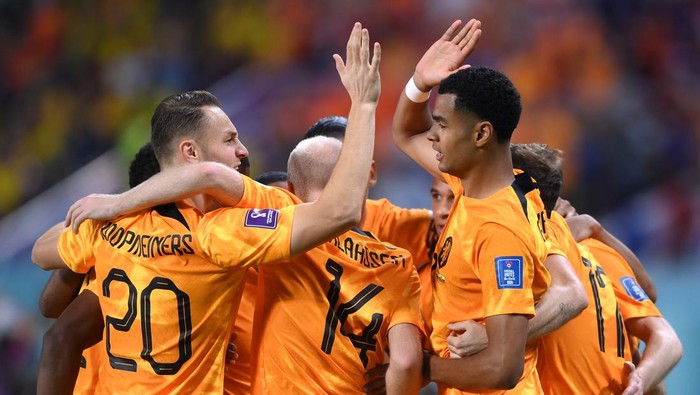DOHA, QATAR - NOVEMBER 25: Cody Gakpo of Netherlands celebrates with teammates after scoring their teams first goal during the FIFA World Cup Qatar 2022 Group A match between Netherlands and Ecuador at Khalifa International Stadium on November 25, 2022 in Doha, Qatar. (Photo by Laurence Griffiths/Getty Images)