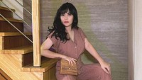 Selebriti bernama Angela Lee mengaku dirinya seringkali ditawari menjadi sugar baby. Ia merasa risih dengan penawaran tersebut yang selalu ditolaknya. Foto: Instagram/angelalee87