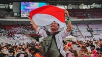 Ratusan ribu relawan antusias datang ke Gelora Bung Karno untuk melihat Presiden Jokowi.