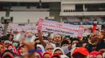 Antusias Relawan Jokowi Penuhi GBK Demi Sang Presiden