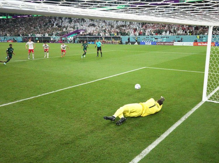 Arab Saudi Gagal Penalti, Polandia Menang 2-0