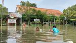 Potret Warga Bojonegoro Dua Hari Terendam Banjir