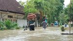 Potret Warga Bojonegoro Dua Hari Terendam Banjir
