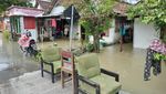 Potret Warga Bojonegoro Dua Hari Terendam Banjir