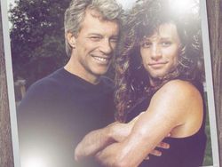 Potret Selebriti Dunia Bareng Dirinya di Masa Muda, Pangling!