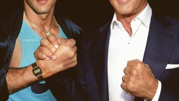Sylvester Stallone tetap terlihat tangguh, baik saat masih mudah maupun setelah berumur. Foto: (Bored Panda)