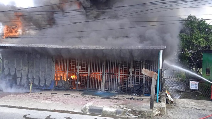 Bengkel di Medan terbakar menyebabkan tiga orang tewas