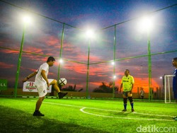 Mini soccer sedikit berbeda dengan sepakbola konvensional, di mana jumlah total pemain adalah 7 orang.