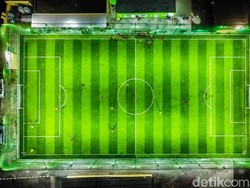 Harga sewa yang ditawarkan H2 Rooftop Mini Soccer berkisar antara Rp 850.000 - 1.500.000 pada hari kerja dan Rp 1.350.000 – 1.500.000 pada akhir pekan untuk dua jam pemakaian.