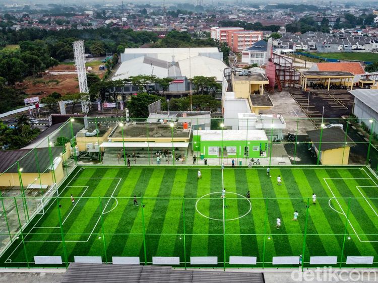 Seru Nih, Main Mini Soccer di Rooftop Mal Tangerang