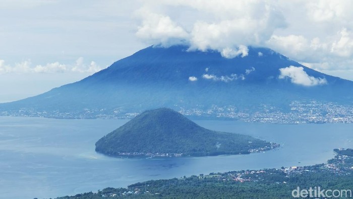 Bukit Lona di Puncak Pulau Tidore