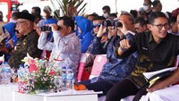 Acara Puncak Sail Tidore dihadiri oleh sekitar 1.100 undangan, termasuk kepala lembaga dan sejumlah duta besar negara sahabat. Masyarakat begitu antusias datang ke Tidore dan memenuhi lokasi acara.