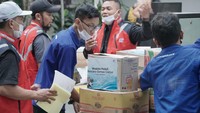 Waskita mengirim ratusan sembako, pakaian, dan lainnya. (Dok. Waskita)