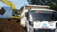 WIKA Grup melalui unit Tanggung Jawab Sosial dan Lingkungan (TJSL) menyalurkan sejumlah bantuan untuk korban gempa Cianjur. Bantuan antara lain berupa alat berat maupun kebutuhan logistik pada para korban yang terdampak tiba dengan selamat di Posko BUMN. (Dok. WIKA)