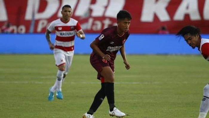 Bayu Gatra saat membela PSM Makassar melawan Madura United