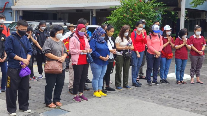 GP Ansor DKI Jakarta Kirim Tim Dokter ke Bencana Cianjur Gerakan Pemuda (GP) Ansor DKI Jakarta mengirim bantuan tim dokter ke lokasi bencana gempa di Kabupaten Cianjur, Jawa Barat.