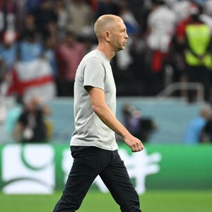 Gaya Pelatih Timnas AS di Piala Dunia Qatar, Pakai Sneakers Eksklusif Nike Gaya Pelatih Timnas AS di Piala Dunia Qatar, Pakai Sneakers Eksklusif Nike