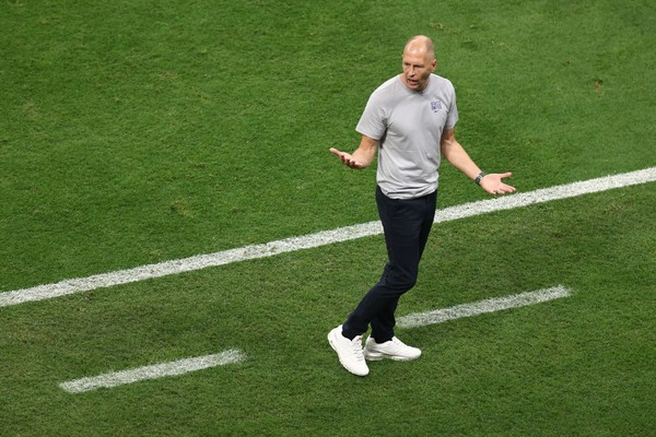 GREGG BERHALTER: PELATIH TIMNAS AS & SNEAKERHEAD GARIS KERAS!