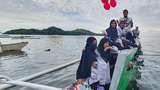 7 Potret Guru di Sulawesi Arungi Lautan Demi Mengajar